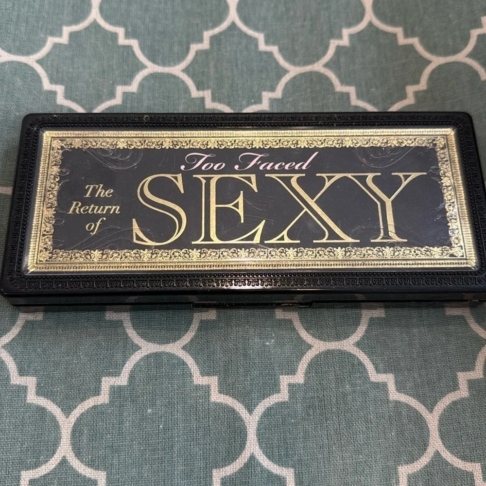Too Faced The Return of SEXY eyeshadow palette